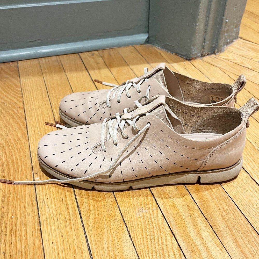 Women's Pale Pink Leather Shoes - Clarks - Size 9